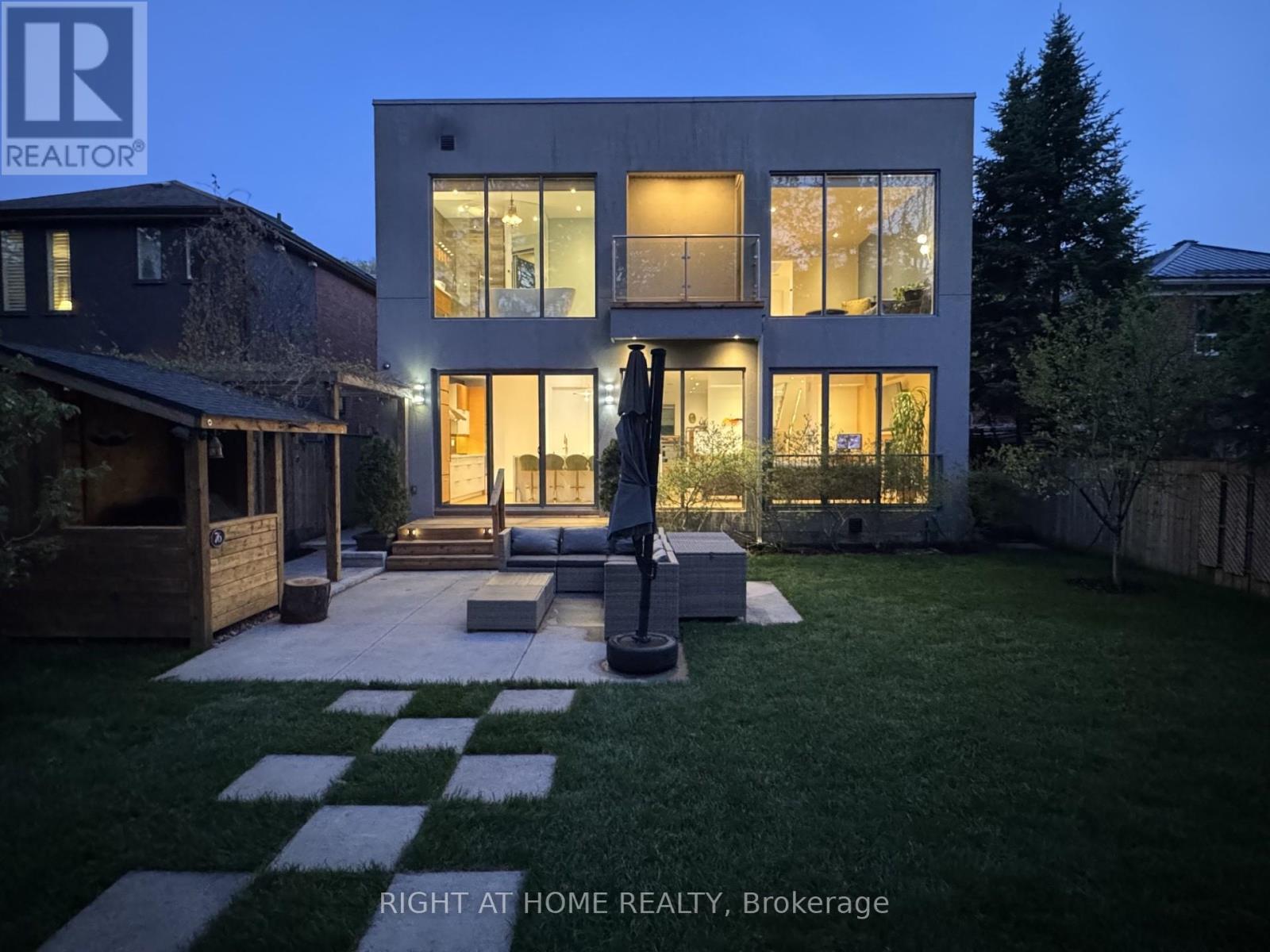 76 Ferris Road, Toronto, Ontario  M4B 1G4 - Photo 3 - E13832704