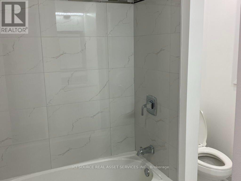 77 Newbridge Crescent, Brampton, Ontario  L6S 4B5 - Photo 10 - W13832250