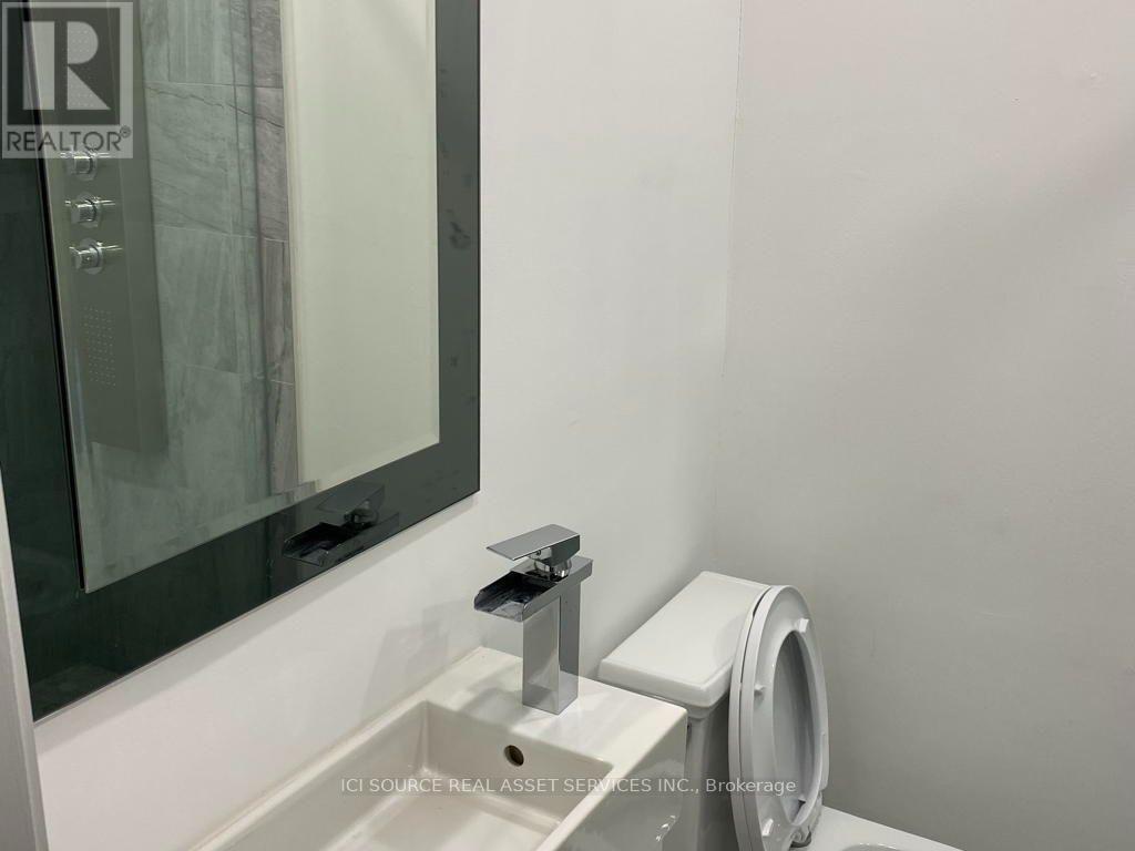 77 Newbridge Crescent, Brampton, Ontario  L6S 4B5 - Photo 5 - W13832250