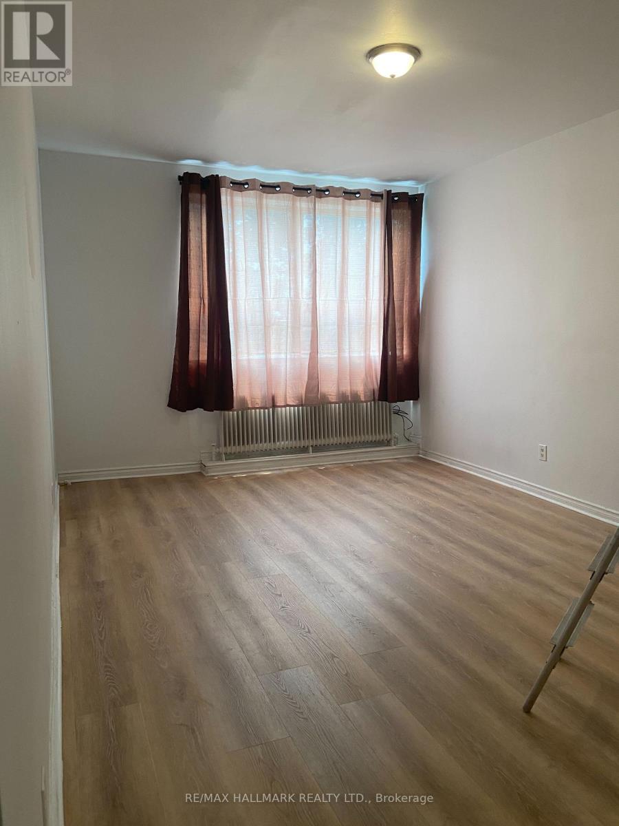 3 - 2881 Lawrence Avenue E, Toronto, Ontario  M1P 2S9 - Photo 4 - E13586754