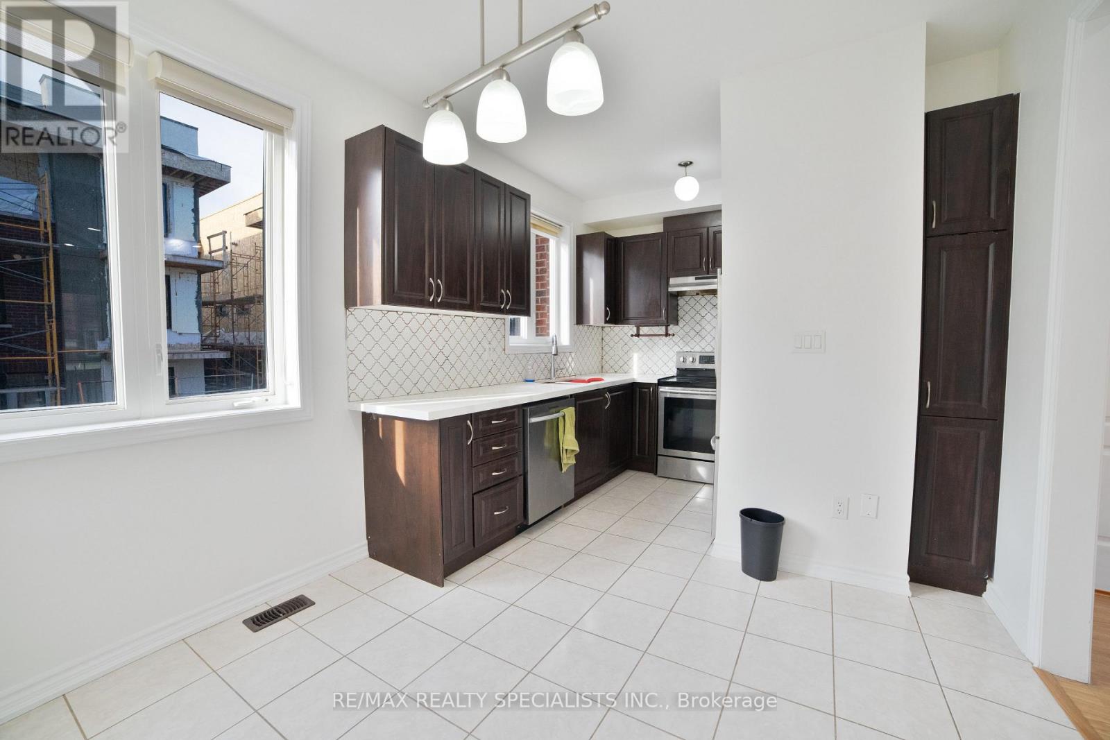 52 Kayak Heights, Brampton, Ontario  L6Z 0H9 - Photo 6 - W13832748