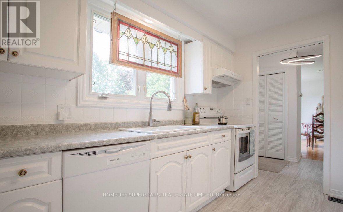 581 Arnhem Drive, Oshawa, Ontario  L1G 2J7 - Photo 4 - E13832588