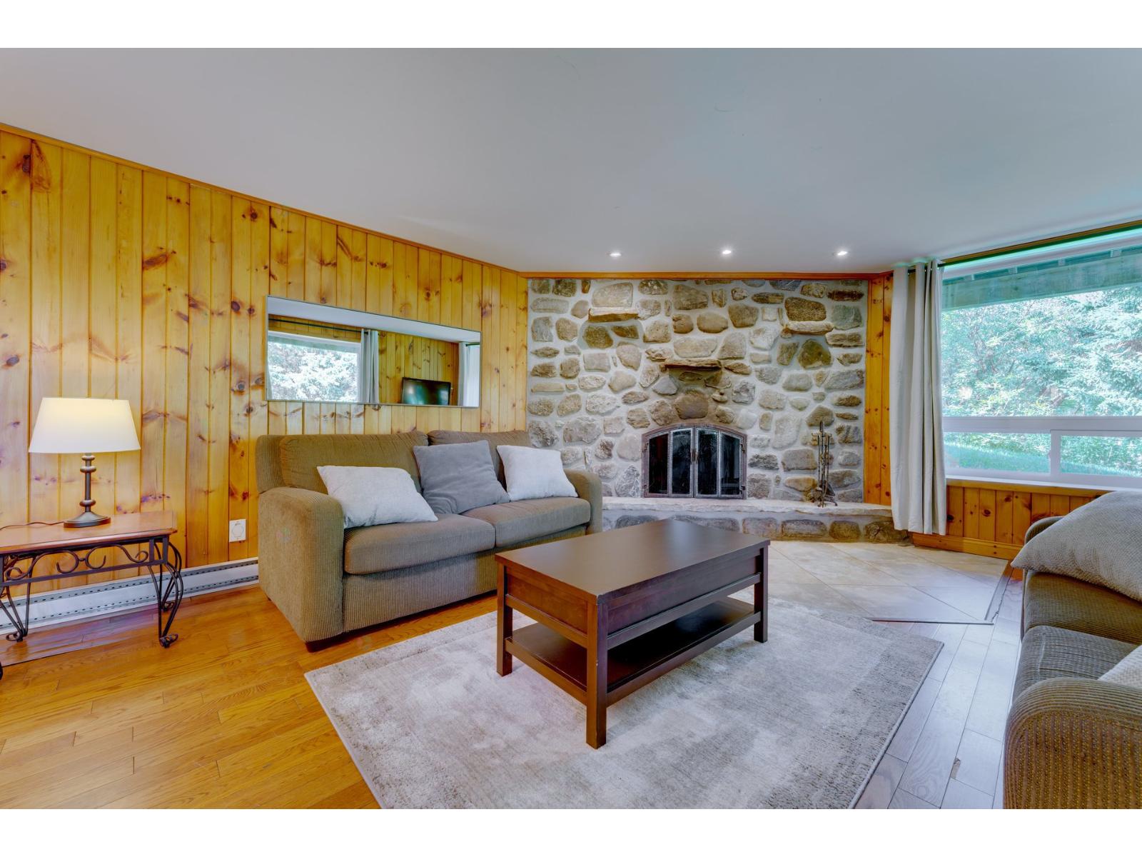 387-391 Rue Maple Sutton Quebec Canada J0E2K0 3