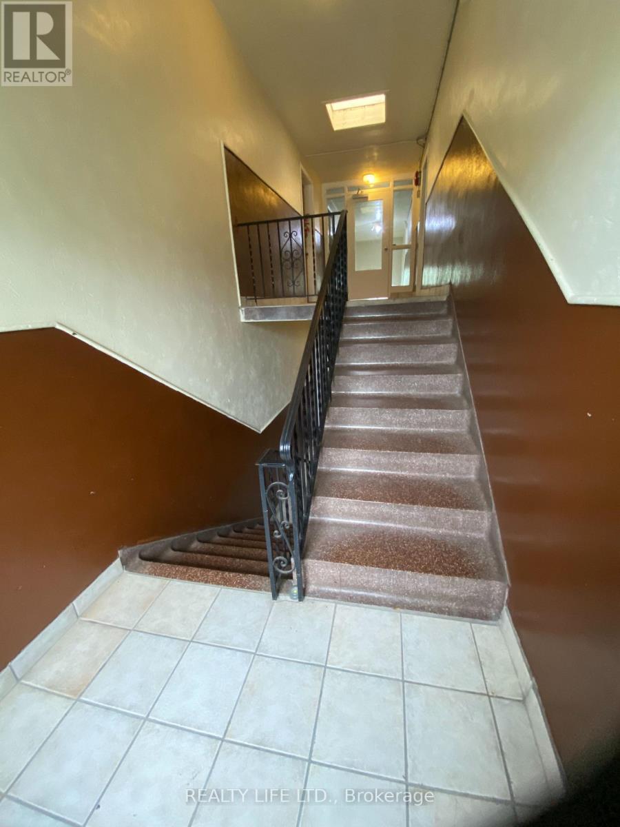 2124 Harris Crescent, Burlington, Ontario  L7R 1G4 - Photo 10 - W13832768