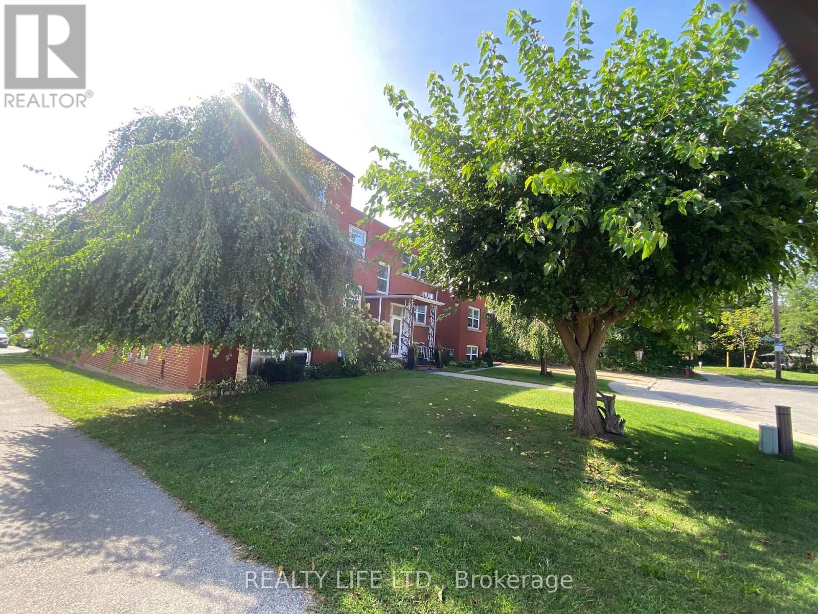 2124 Harris Crescent, Burlington, Ontario  L7R 1G4 - Photo 2 - W13832768
