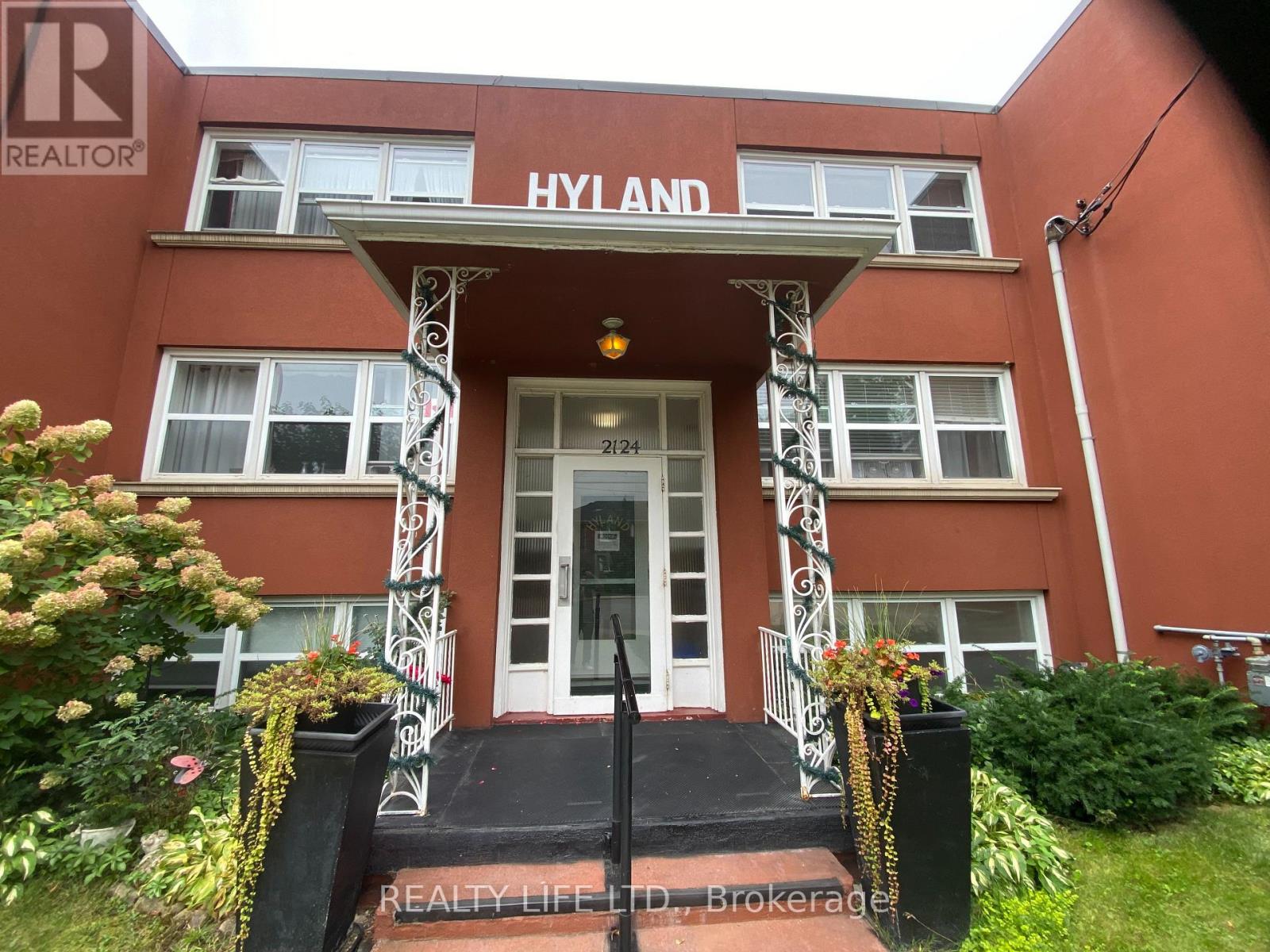 2124 Harris Crescent, Burlington, Ontario  L7R 1G4 - Photo 3 - W13832768