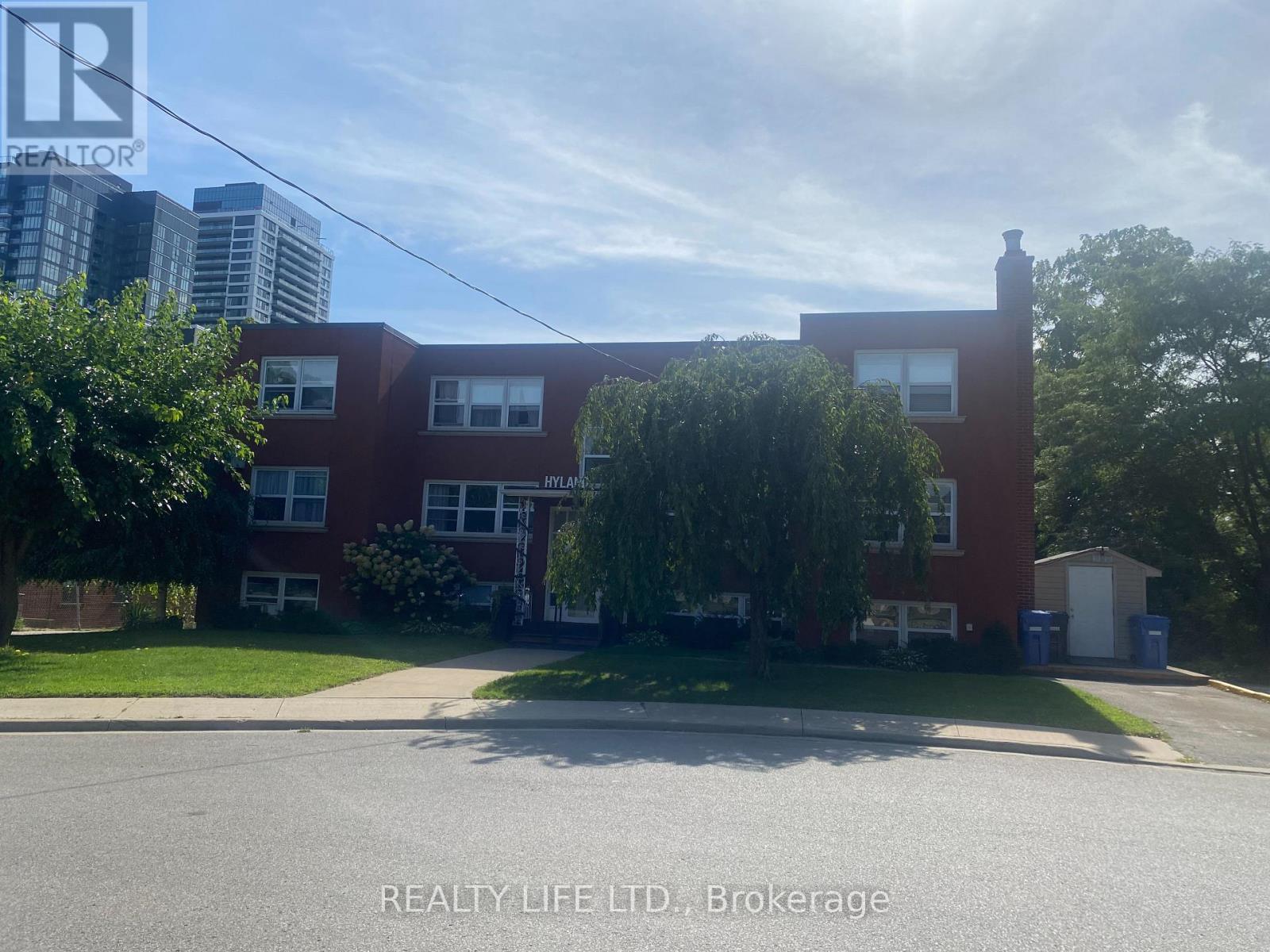 2124 Harris Crescent, Burlington, Ontario  L7R 1G4 - Photo 4 - W13832768