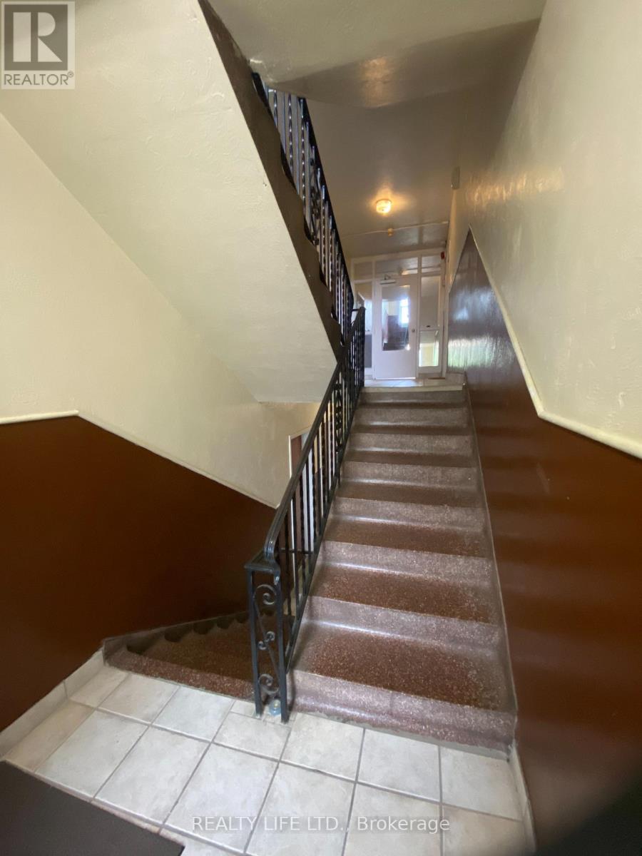 2124 Harris Crescent, Burlington, Ontario  L7R 1G4 - Photo 8 - W13832768