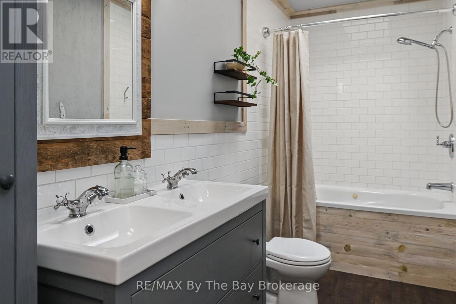 2 Red Oak Drive, Wasaga Beach, Ontario  L9Z 1J5 - Photo 24 - S13819576