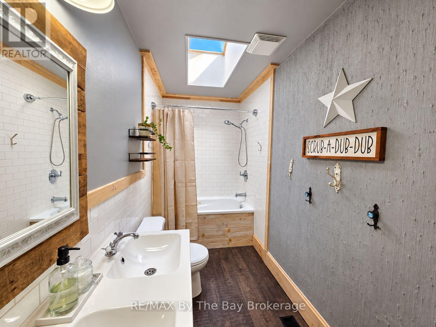 2 Red Oak Drive, Wasaga Beach, Ontario  L9Z 1J5 - Photo 25 - S13819576