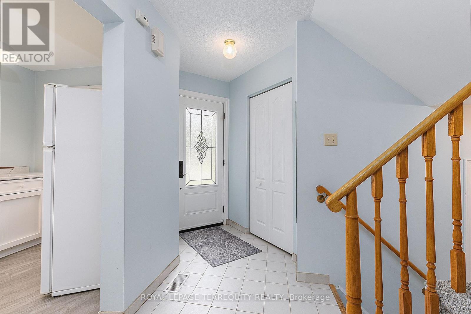182 Chatfield Drive, Ajax, Ontario  L1T 2H7 - Photo 4 - E13780574