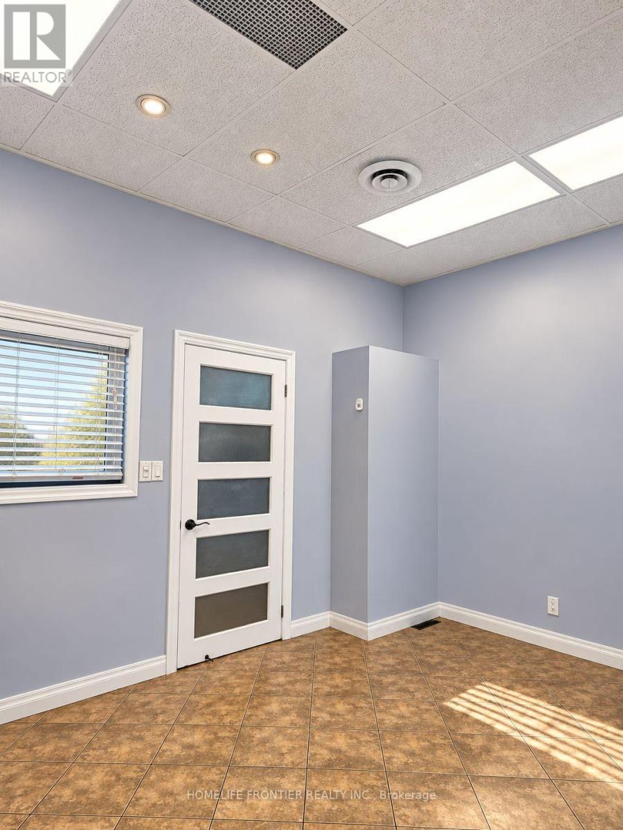 1 - 10077 Yonge Street, Richmond Hill (Crosby), Ontario  L4C 1T7 - Photo 3 - N13832802