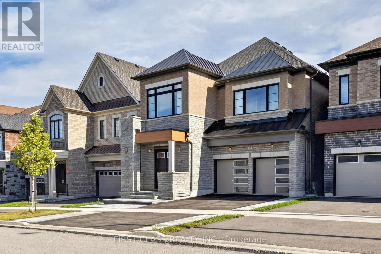 19 William Logan Drive, Richmond Hill, Ontario  L4E 1K6 - Photo 3 - N13832804