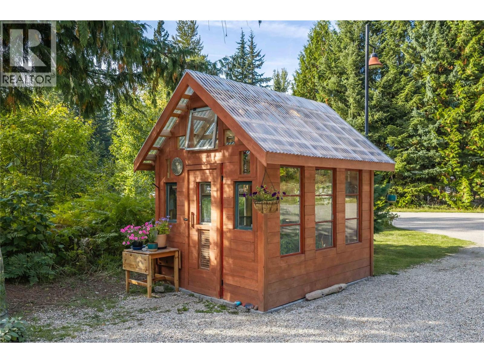 2077 Uplands Road, Revelstoke, British Columbia  V0E 2S1 - Photo 4 - 10401600