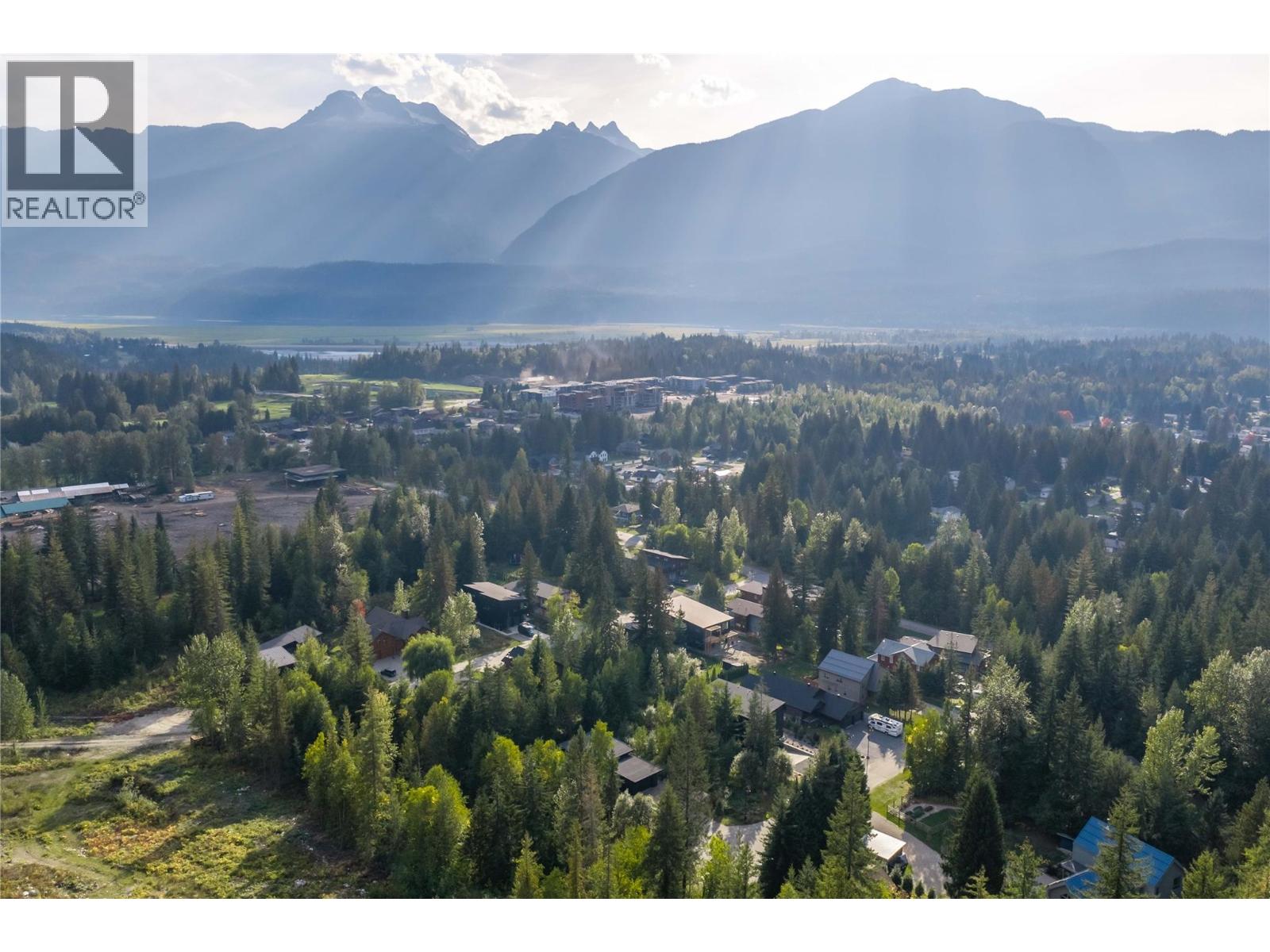 2077 Uplands Road, Revelstoke, British Columbia  V0E 2S1 - Photo 41 - 10401600