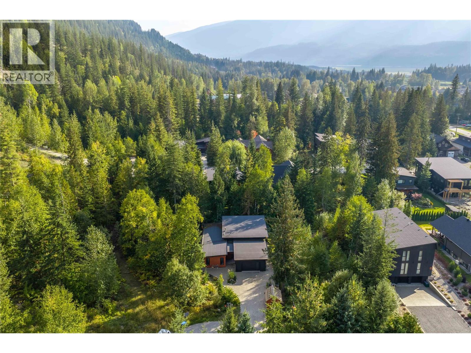 2077 Uplands Road, Revelstoke, British Columbia  V0E 2S1 - Photo 39 - 10401600