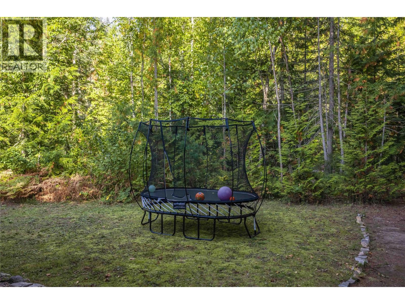 2077 Uplands Road, Revelstoke, British Columbia  V0E 2S1 - Photo 37 - 10401600