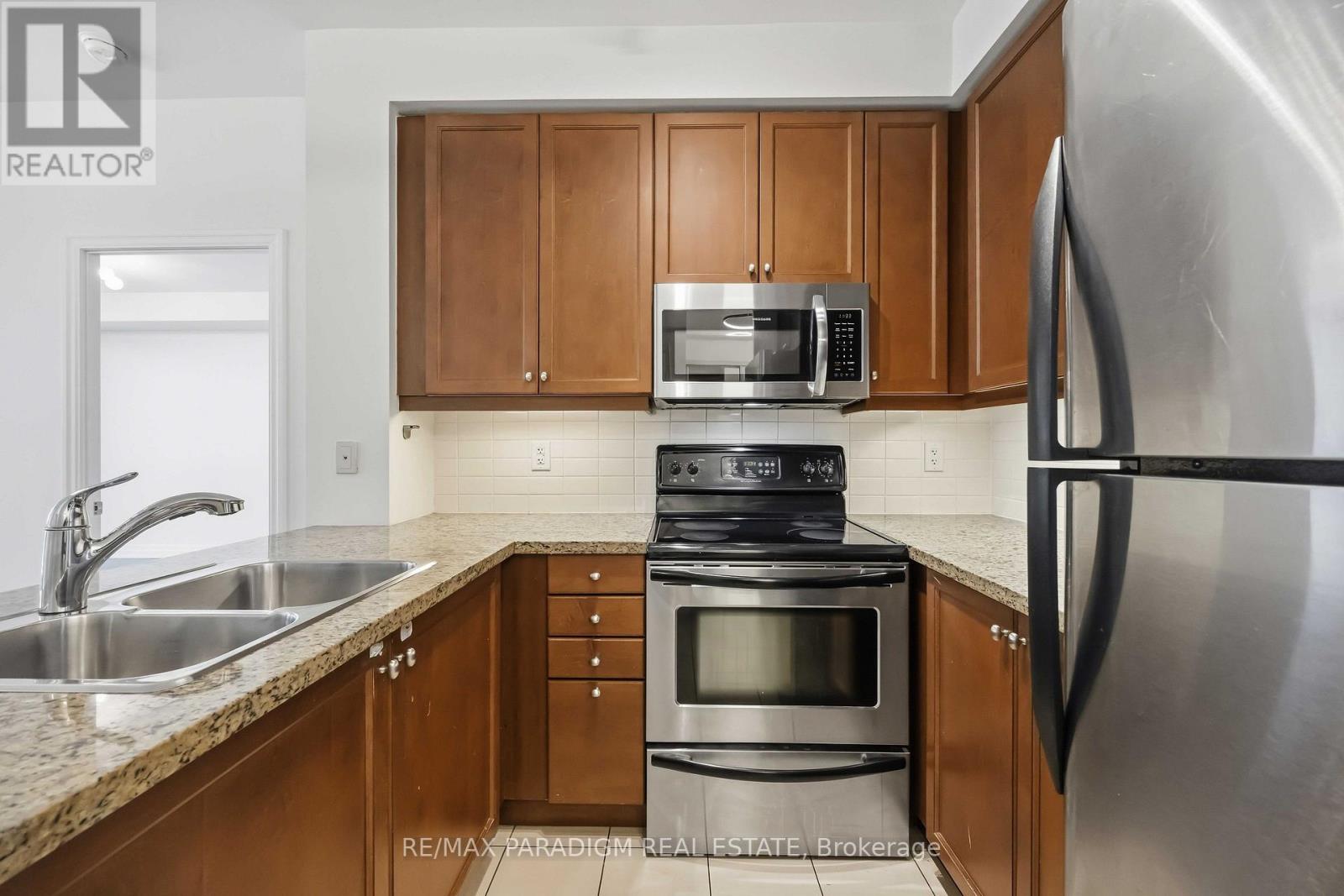 802 - 500 St Clair Avenue W, Toronto, Ontario  M6C 1A8 - Photo 13 - C13832876