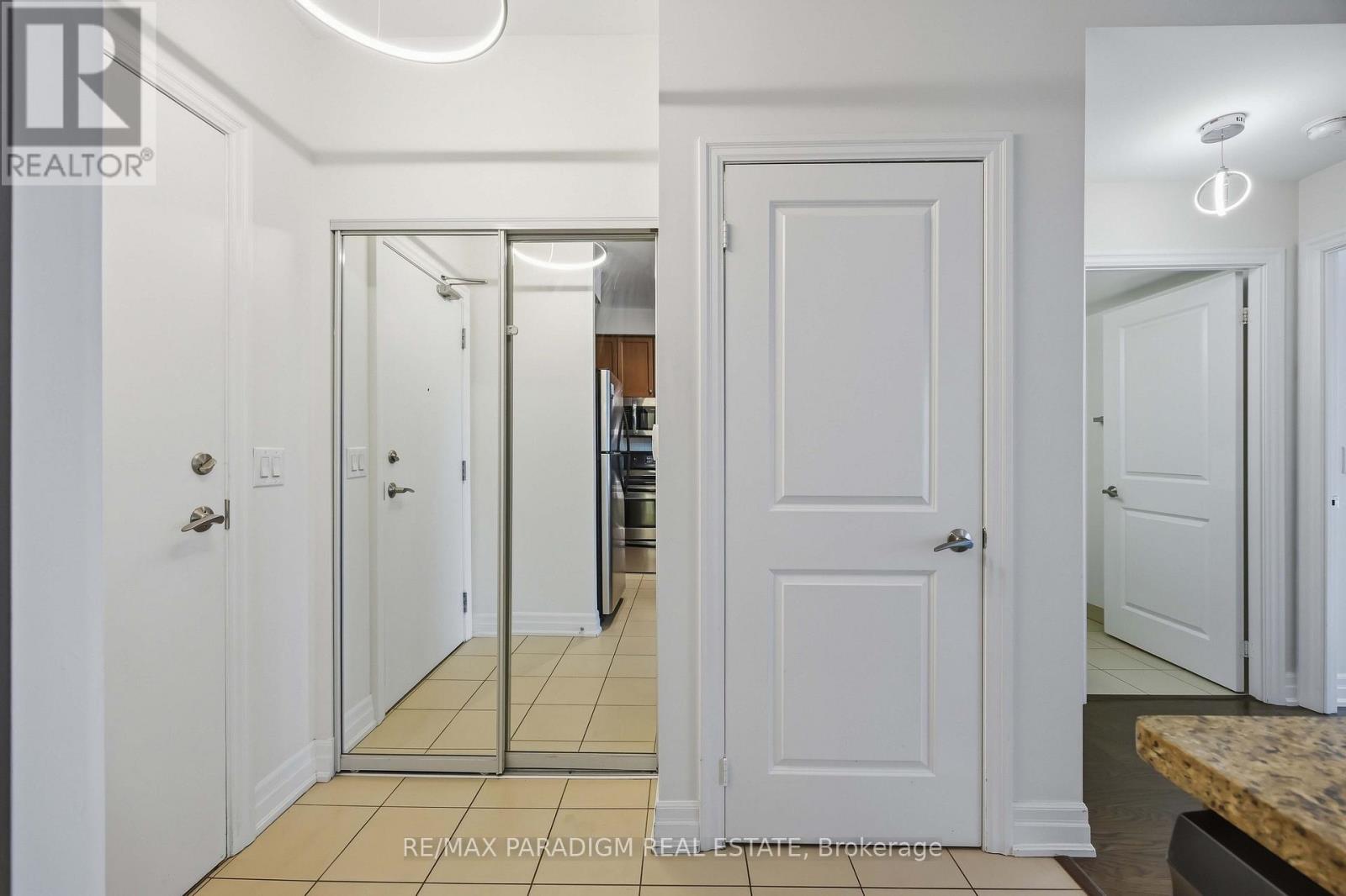 802 - 500 St Clair Avenue W, Toronto, Ontario  M6C 1A8 - Photo 5 - C13832876