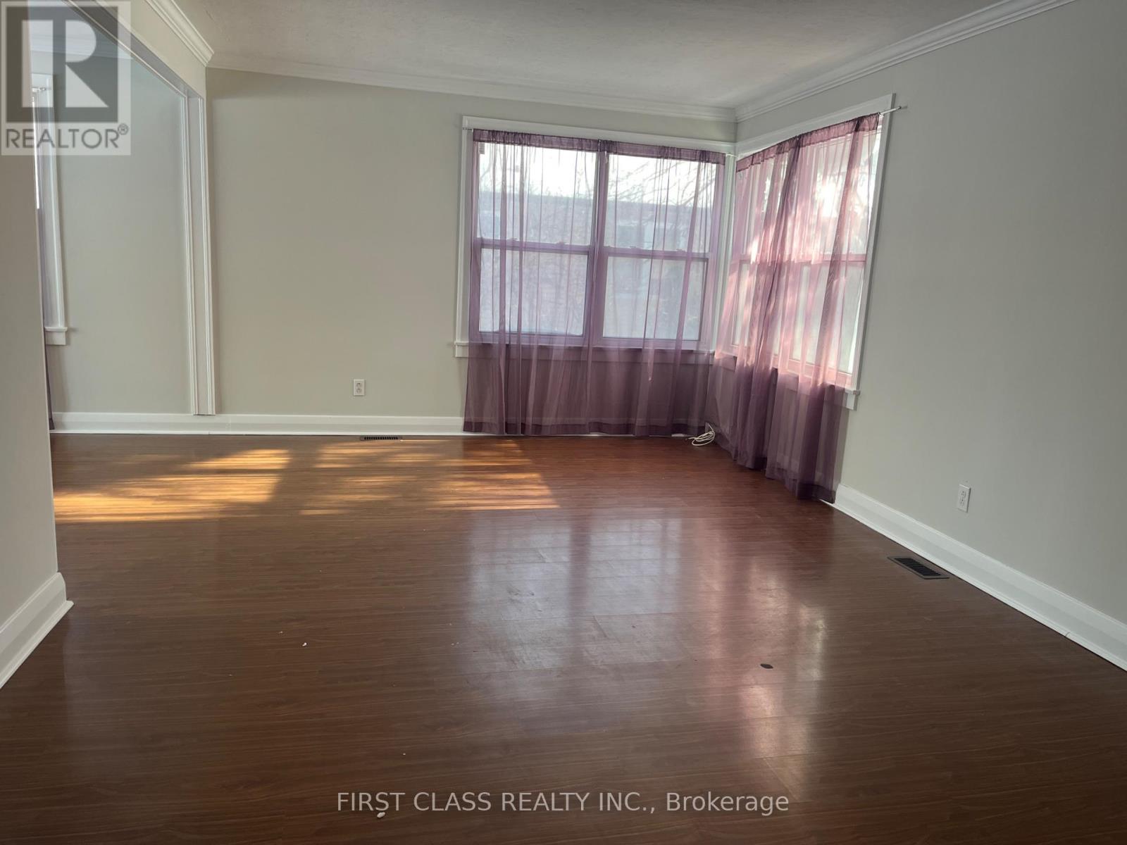 66 North Lake Road, Richmond Hill, Ontario  L4E 3A2 - Photo 4 - N13832872