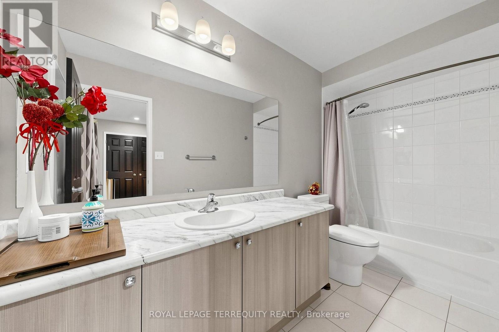 2549 Snow Knight Drive, Oshawa, Ontario  L1L 0K2 - Photo 11 - E13820554
