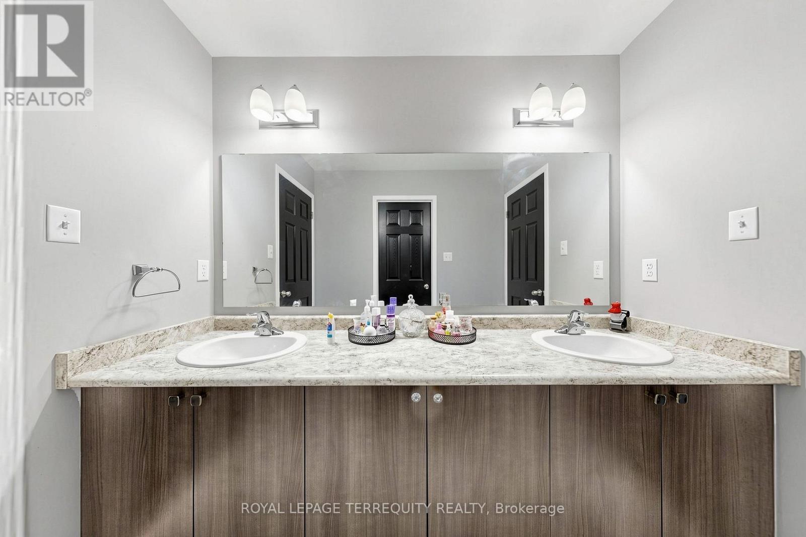 2549 Snow Knight Drive, Oshawa, Ontario  L1L 0K2 - Photo 15 - E13820554
