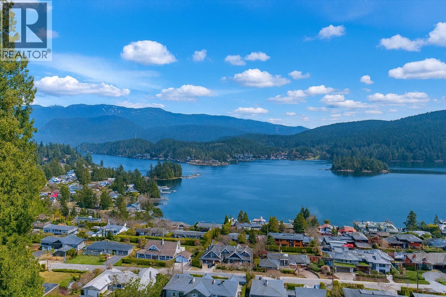 873 BAYCREST DRIVE, North Vancouver, British Columbia