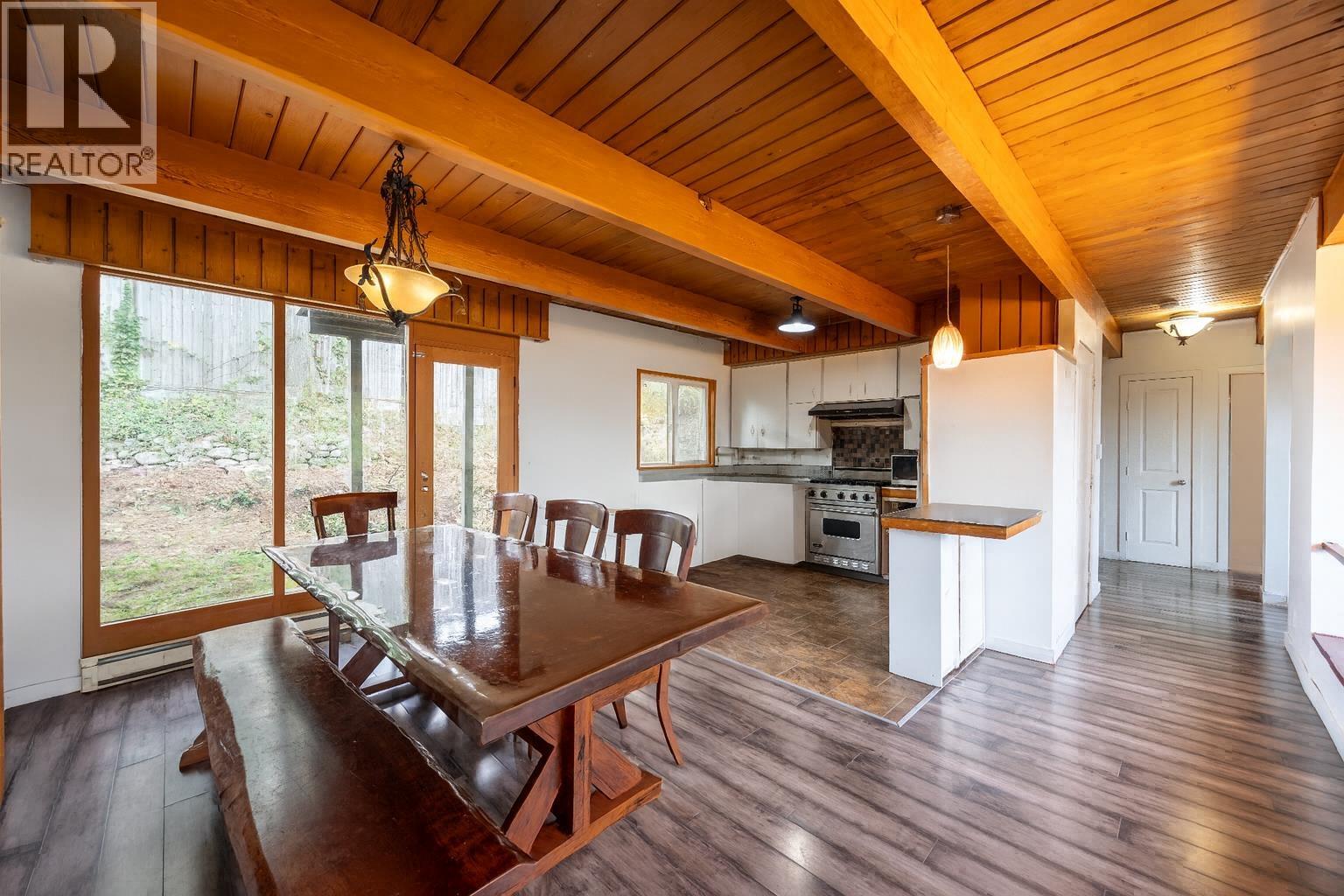 873 Baycrest Drive, North Vancouver, British Columbia  V7G 1N7 - Photo 3 - R3138080