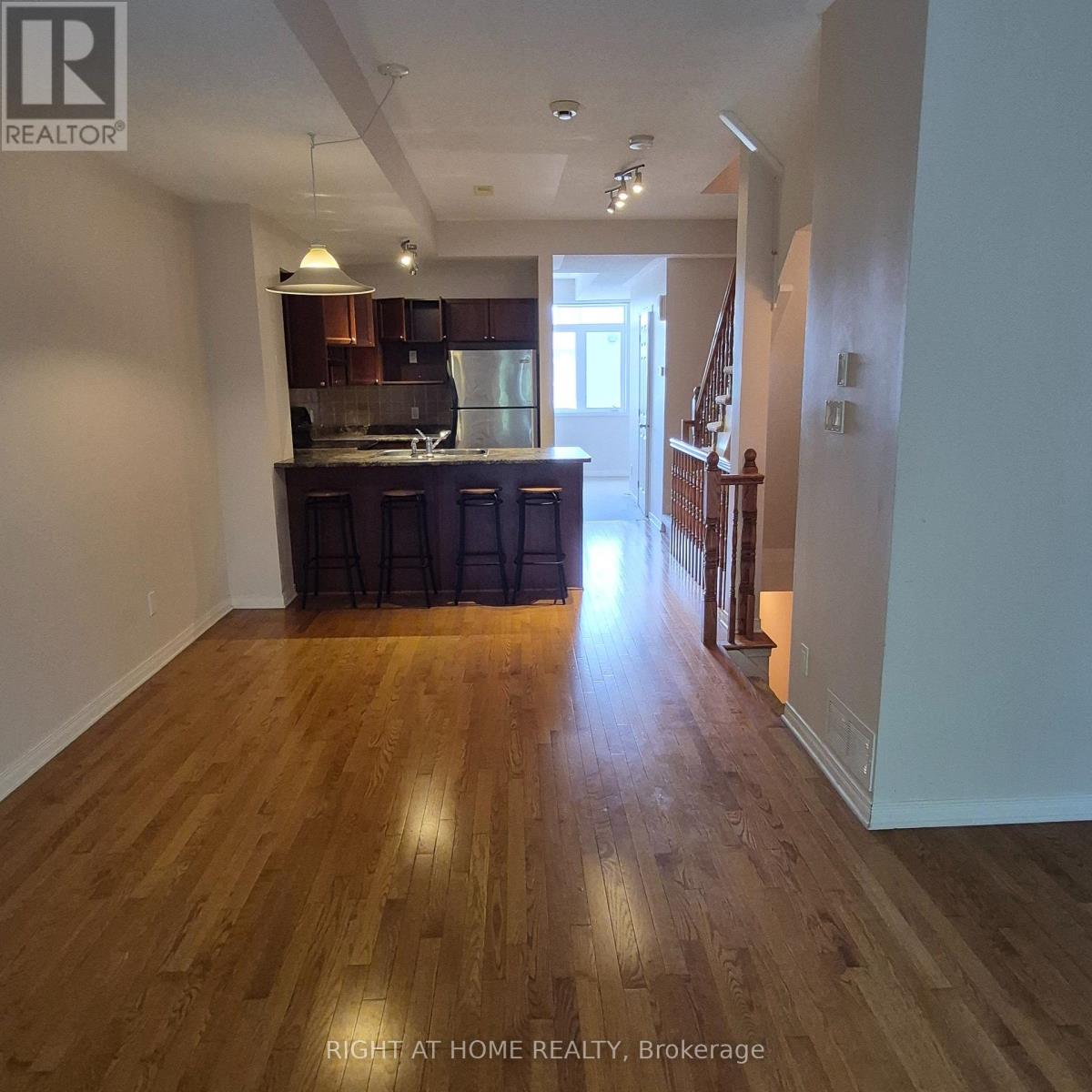 1046 Redtail Private, Ottawa, Ontario  K1J 0A9 - Photo 7 - X13831338