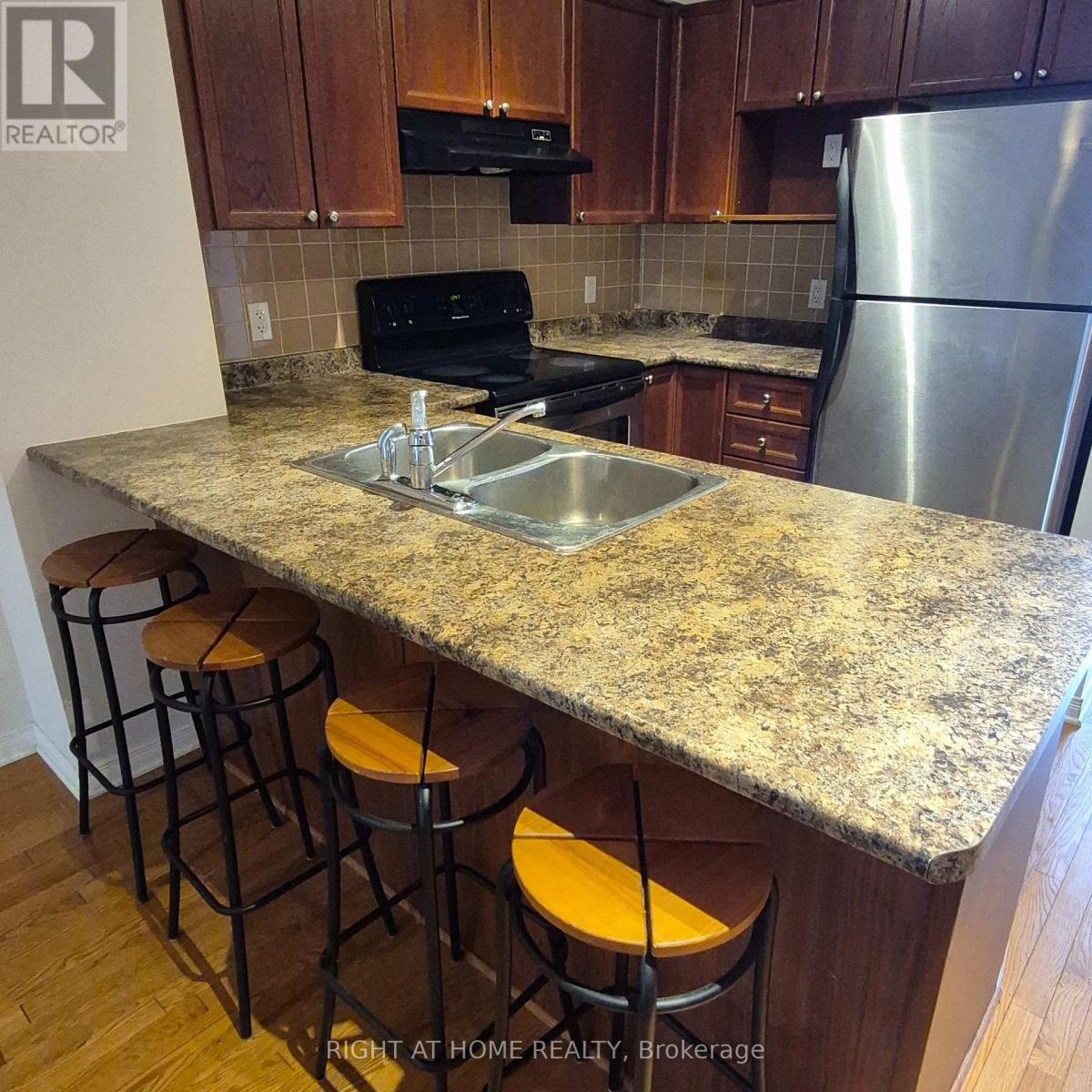 1046 Redtail Private, Ottawa, Ontario  K1J 0A9 - Photo 6 - X13831338