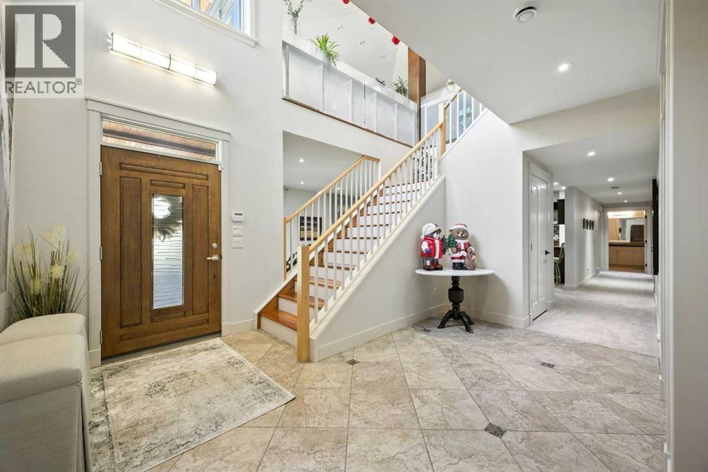 16 Spring Valley Lane SW, Calgary, Alberta  T3H 4V2 - Photo 6 - A2342374
