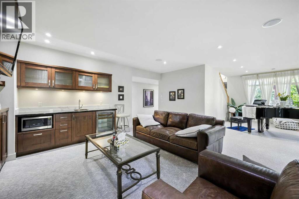 16 Spring Valley Lane SW, Calgary, Alberta  T3H 4V2 - Photo 12 - A2342374