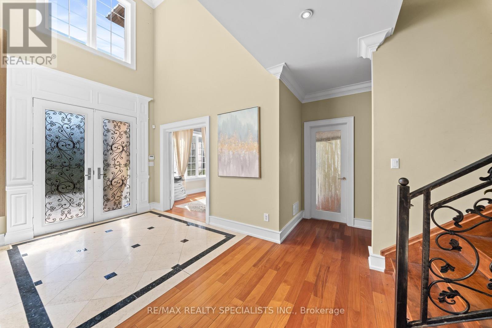 2489 Olinda Court, Mississauga, Ontario  L5C 4P5 - Photo 8 - W13829738