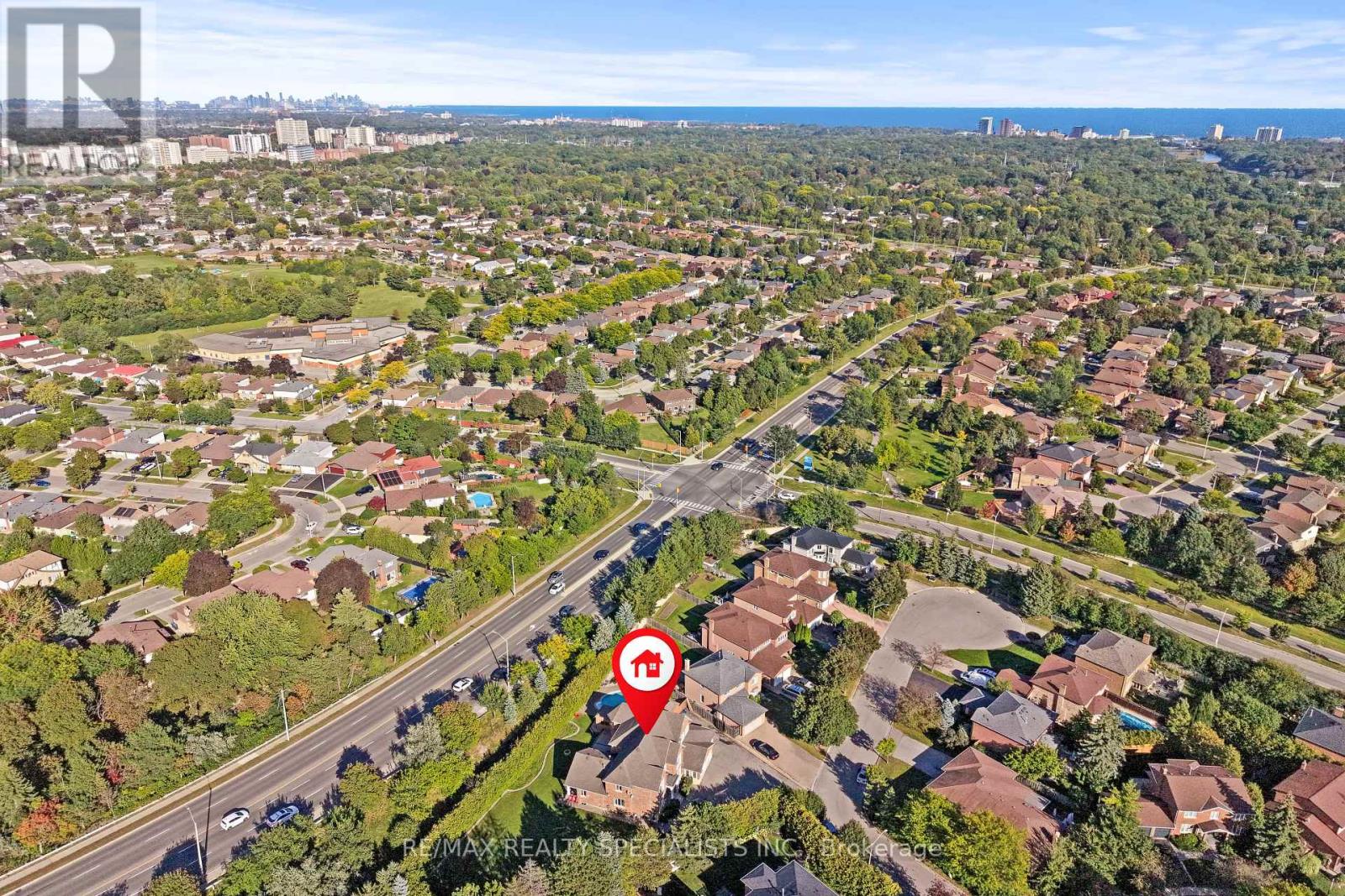 2489 Olinda Court, Mississauga, Ontario  L5C 4P5 - Photo 5 - W13829738