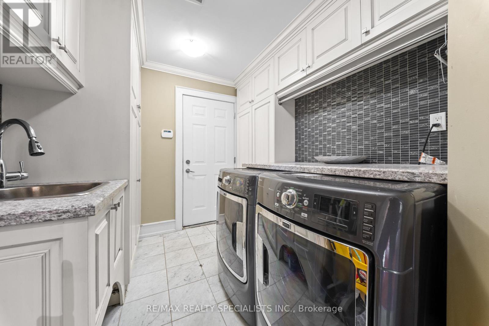 2489 Olinda Court, Mississauga, Ontario  L5C 4P5 - Photo 36 - W13829738
