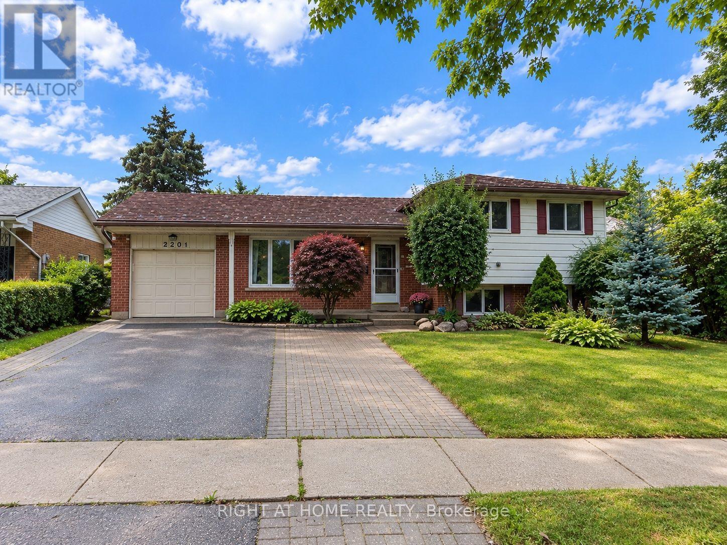 UPPER - 2201 BRIDGE ROAD, Oakville, Ontario