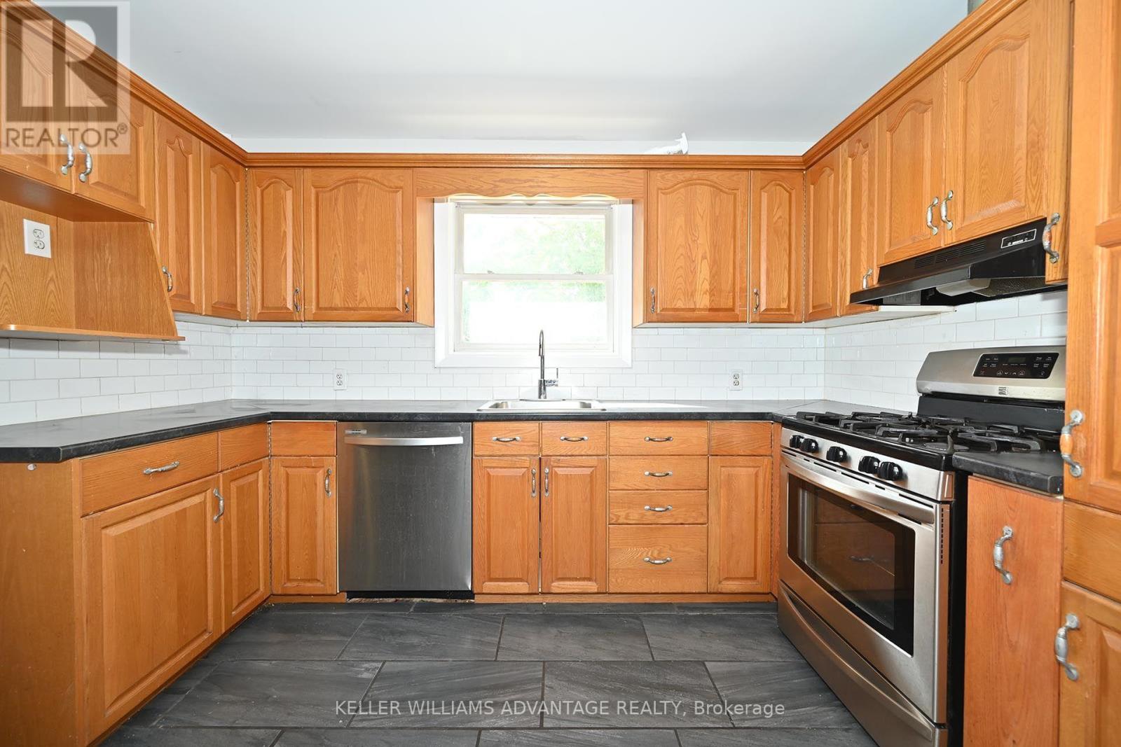 936 Somerville Street, Oshawa, Ontario  L1G 4J7 - Photo 9 - E13829968