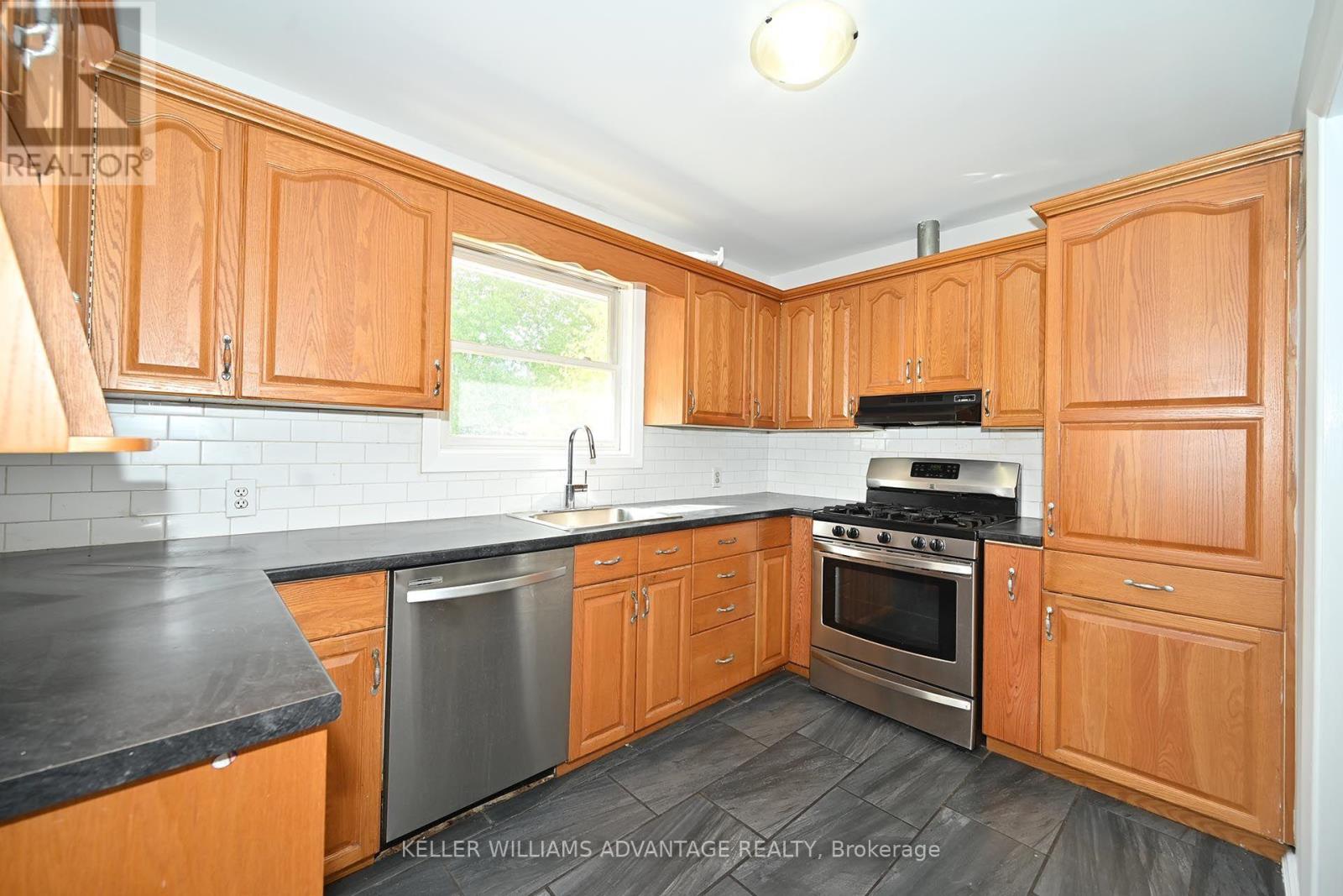 936 Somerville Street, Oshawa, Ontario  L1G 4J7 - Photo 8 - E13829968