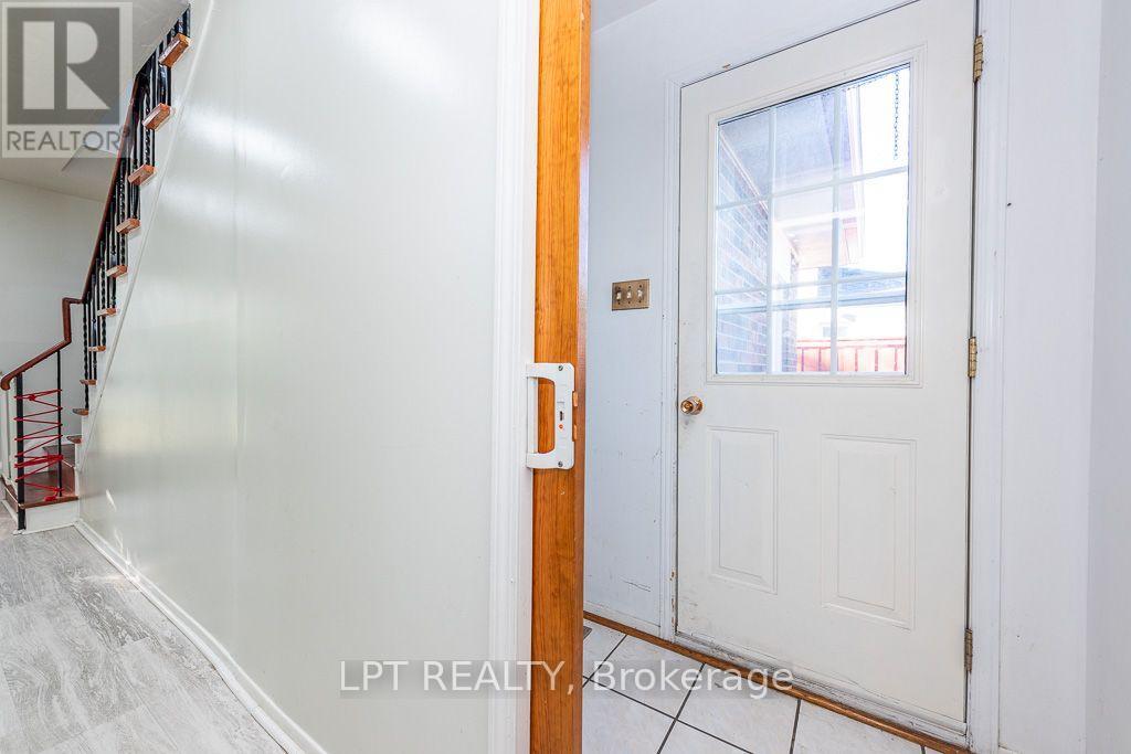 111 Dearbourne Boulevard, Brampton, Ontario  L6T 1J8 - Photo 26 - W13831032