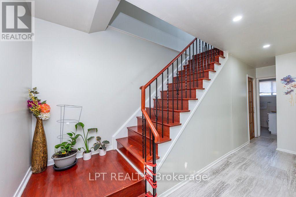 111 Dearbourne Boulevard, Brampton, Ontario  L6T 1J8 - Photo 13 - W13831032