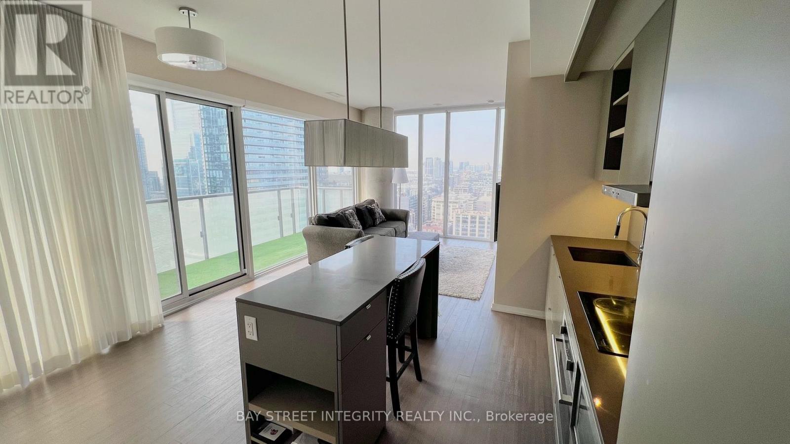 2409 - 101 Peter Street, Toronto, Ontario  M5V 0G6 - Photo 2 - C13832998