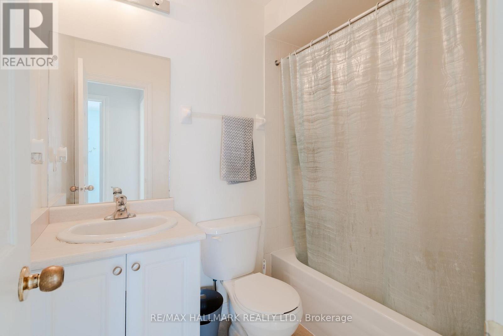 24 Carnahan Terrace, Toronto, Ontario  M4E 0B2 - Photo 13 - E13833010