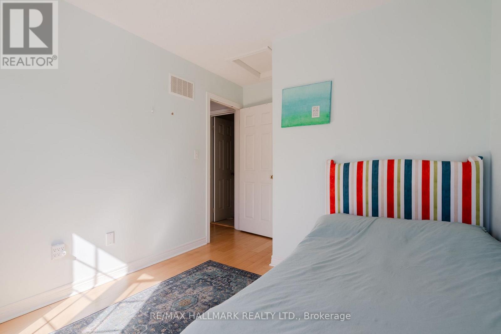 24 Carnahan Terrace, Toronto, Ontario  M4E 0B2 - Photo 15 - E13833010
