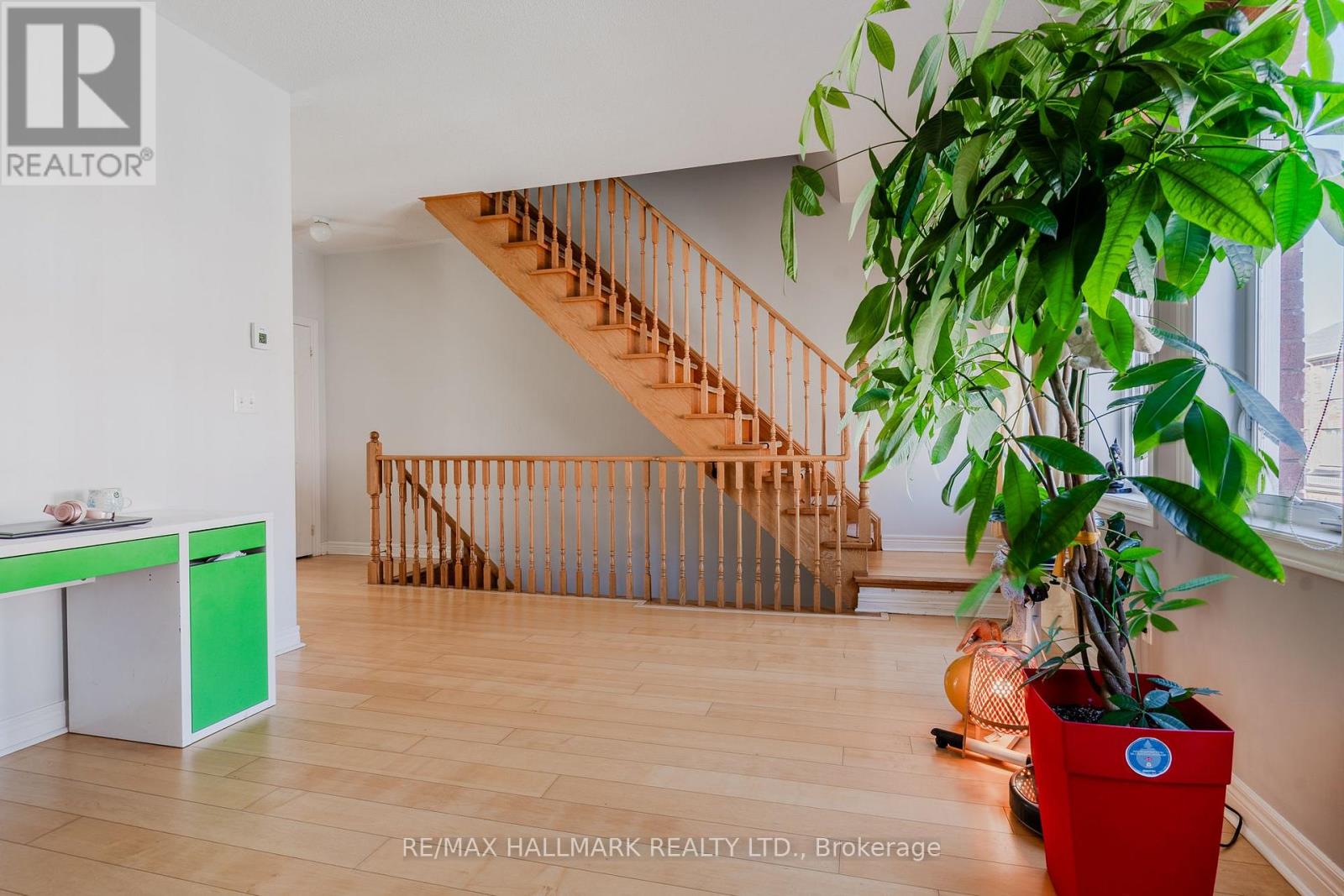 24 Carnahan Terrace, Toronto, Ontario  M4E 0B2 - Photo 4 - E13833010