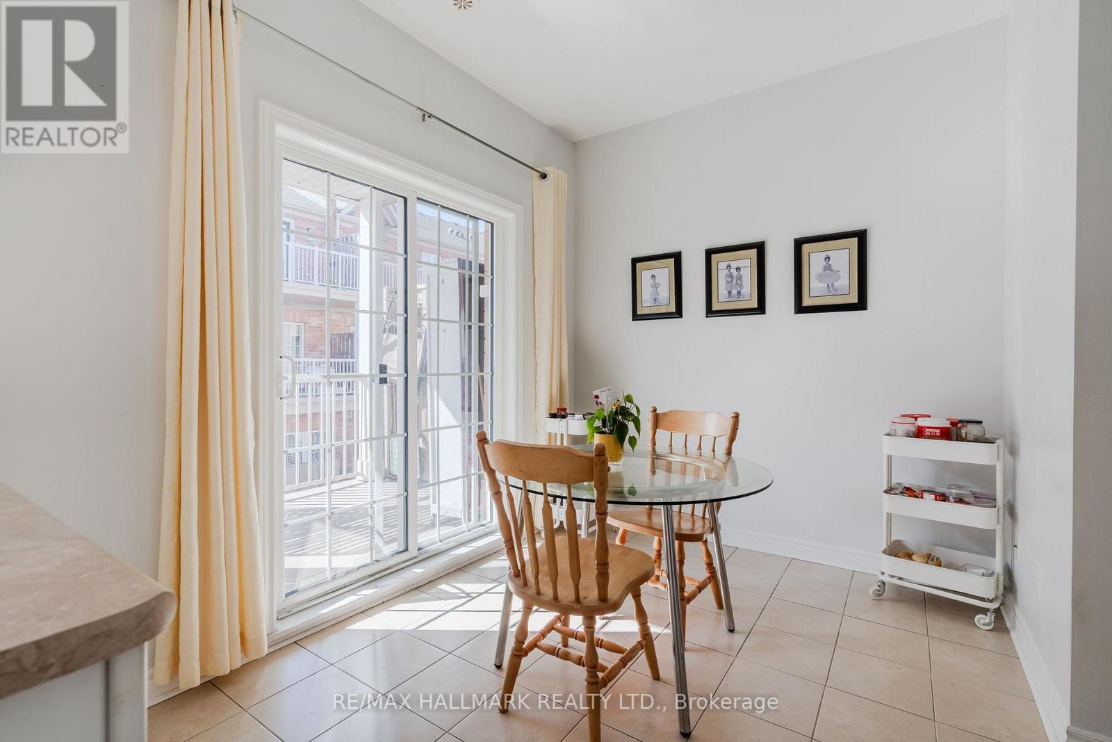 24 Carnahan Terrace, Toronto, Ontario  M4E 0B2 - Photo 6 - E13833010