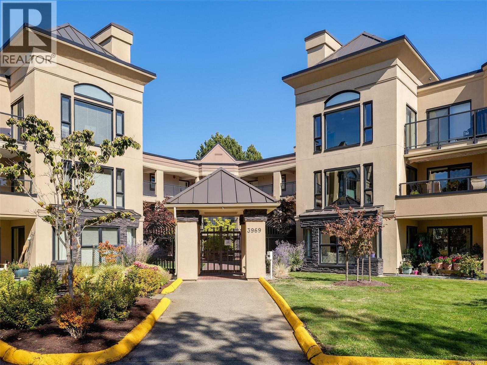 325 3969 Shelbourne St, Saanich, British Columbia