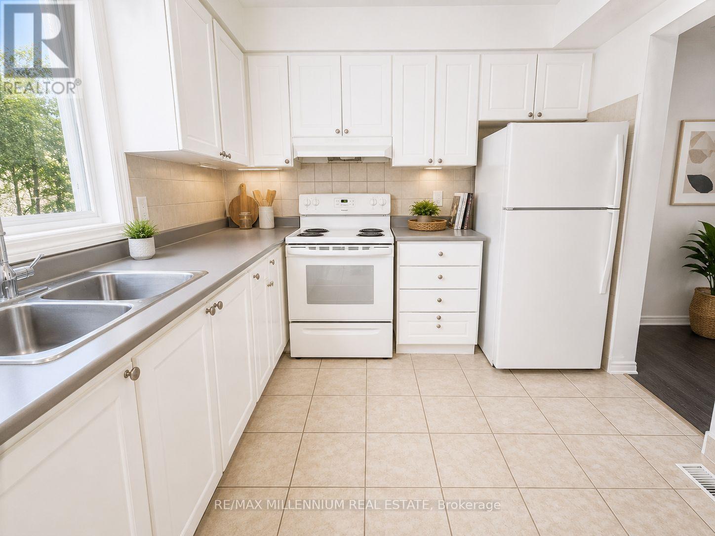 24 - 414 STONE ROAD, Guelph, Ontario