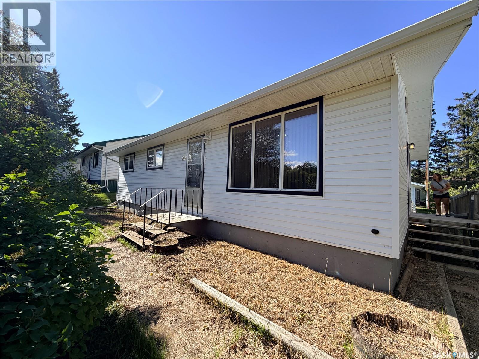 605 Hall Street, Kelvington, Saskatchewan  S0A 1W0 - Photo 2 - SK049645