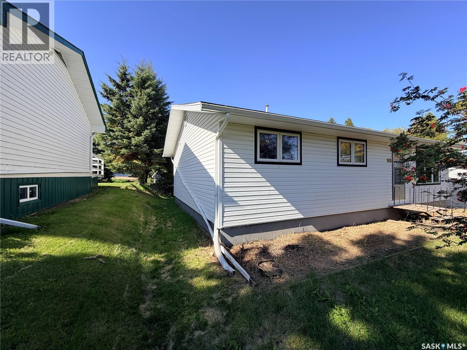 605 Hall Street, Kelvington, Saskatchewan  S0A 1W0 - Photo 3 - SK049645