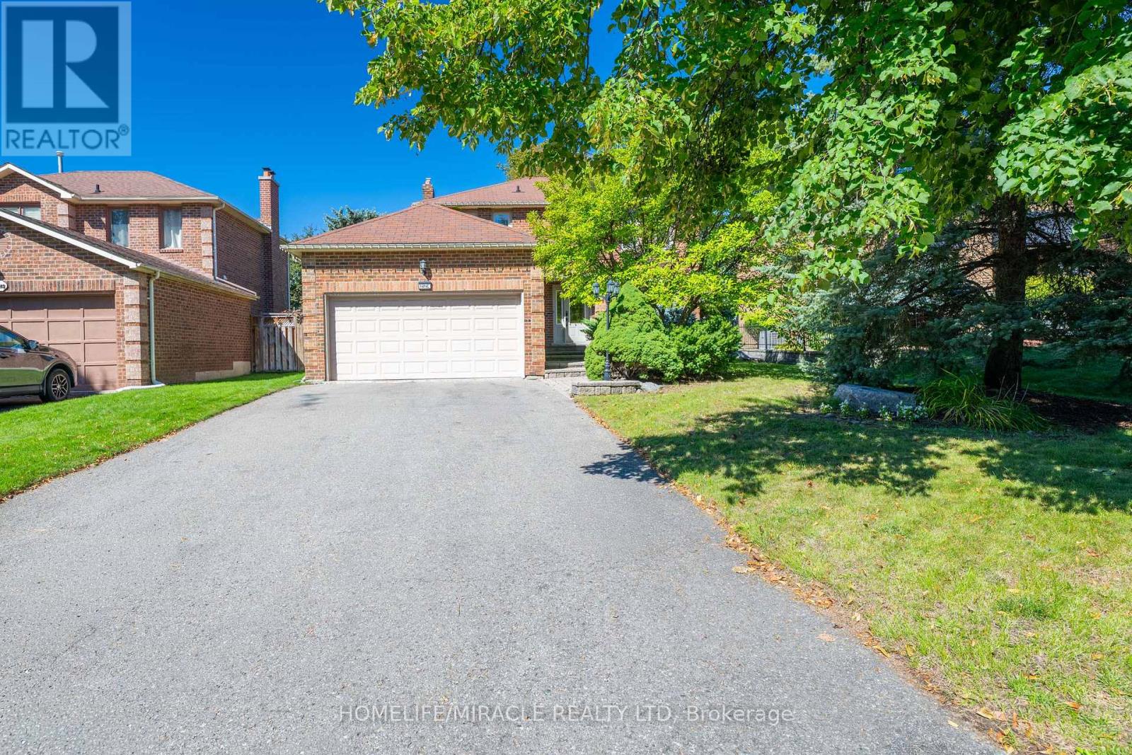 9 IRIS CRESCENT, Brampton, Ontario